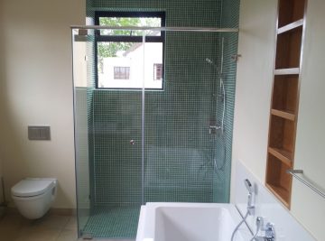 Frameless showers ft