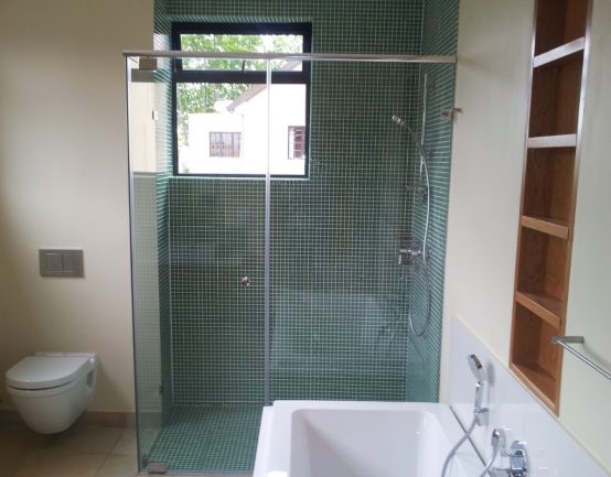 Frameless showers ft